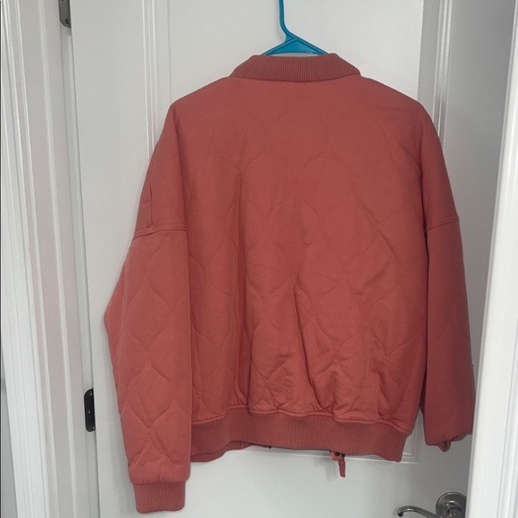 Women’s Universal Thread salmon bomber jacket - NWT - Picture 4 of 4